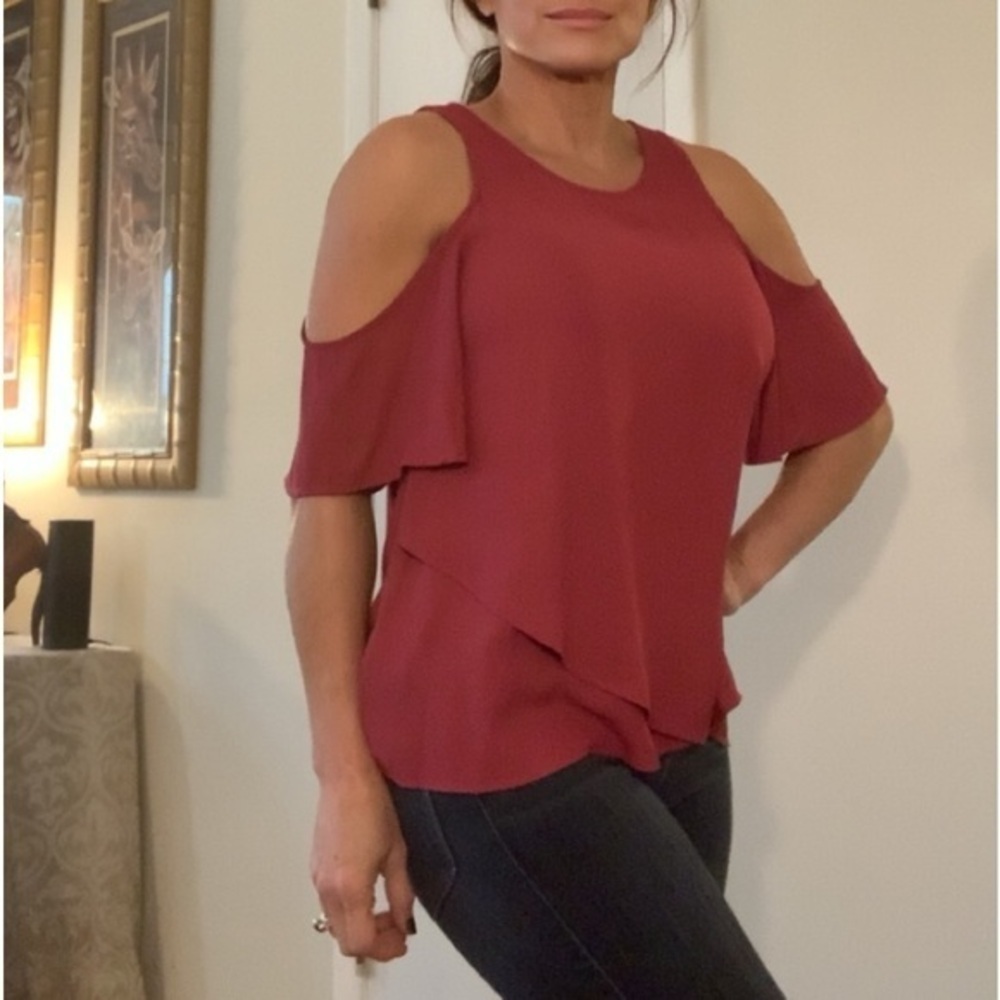 Beautiful pink Lush Cold shoulder top in excellent condition